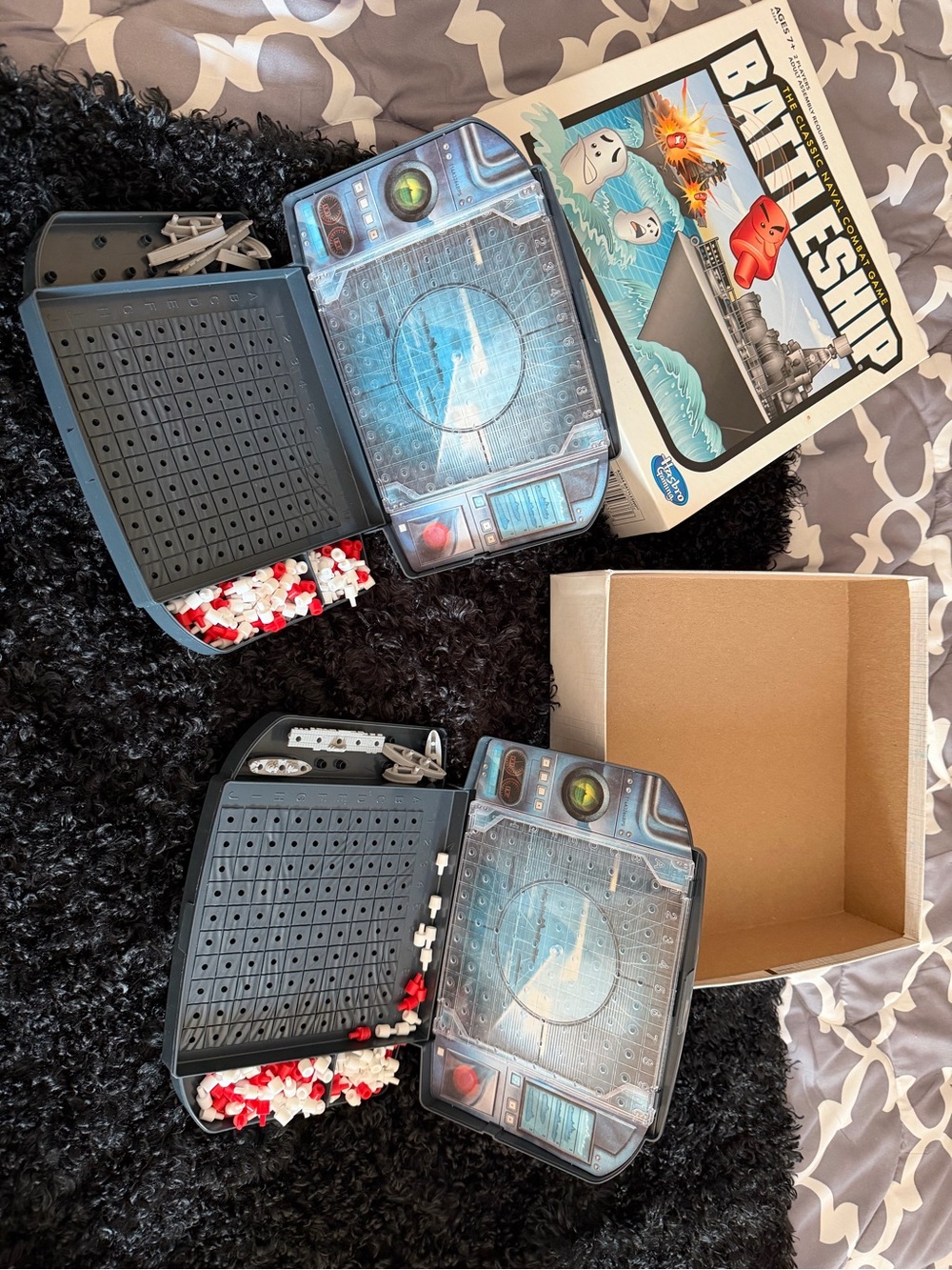 Hasbro Battleship Game Box with Blue, White, Red Artwork - Picture 3 of 3